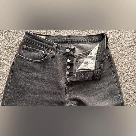 NWOT Levi's Premium 501 Women's Straight Gray Denim Button Fly Jeans W27 L28 - Picture 7 of 15